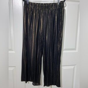 Black and Gold Flowy Capri Torrid Pants